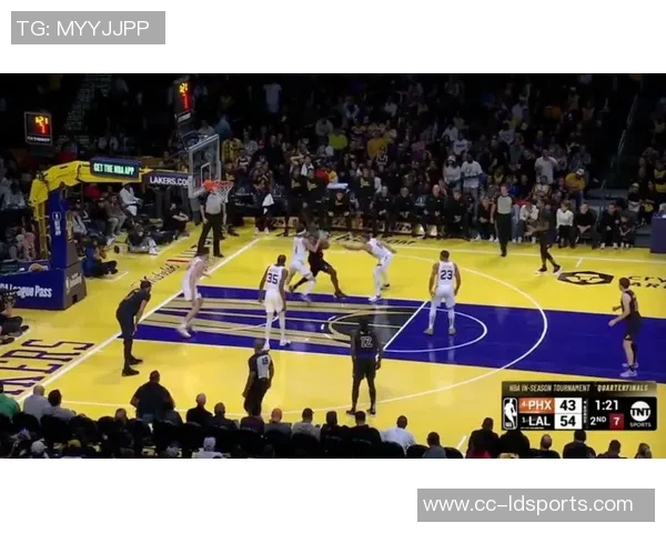 理查兹排球式进攻篮板助古德温压哨三分点燃全场激情