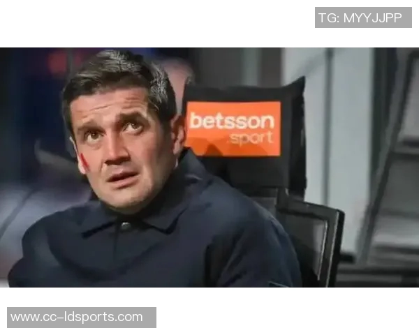 邓弗里斯换下后不满情绪引发齐沃支持愤怒球员的观点